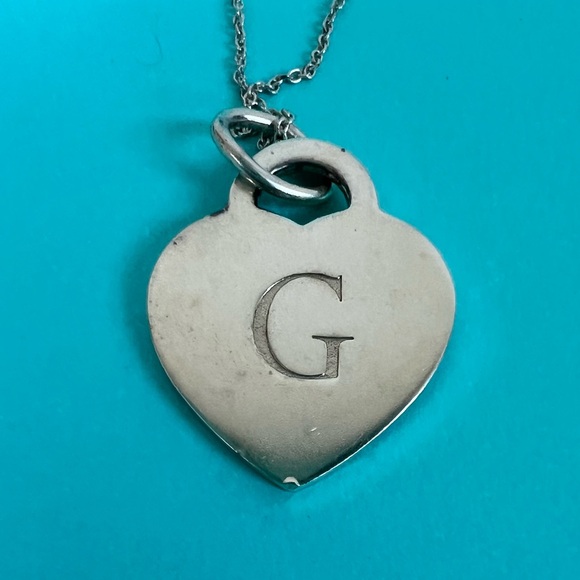 🔴Authentic TIFFANY & CO Sterling Silver Initial “G” Heart Pendent Necklace🔴 - Picture 4 of 8